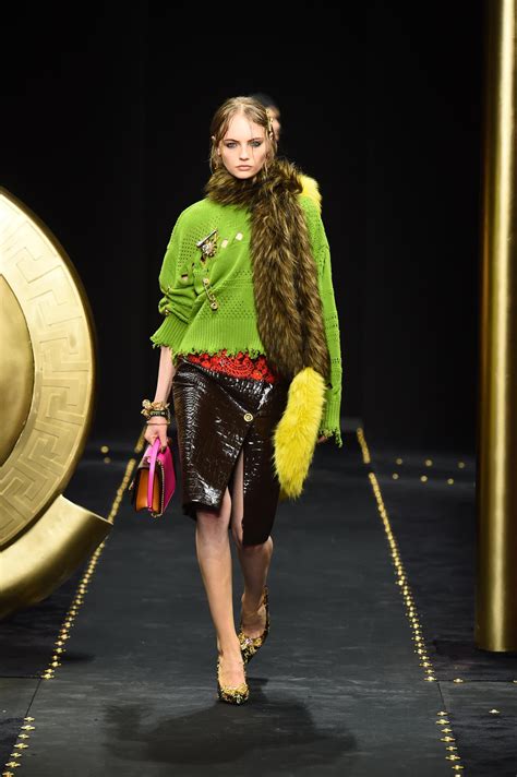 versace stampa tha clash sfilata|Versace .